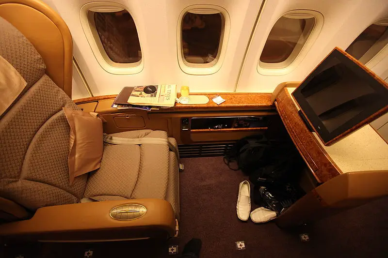 800px-SQ_First_Class_747_seat