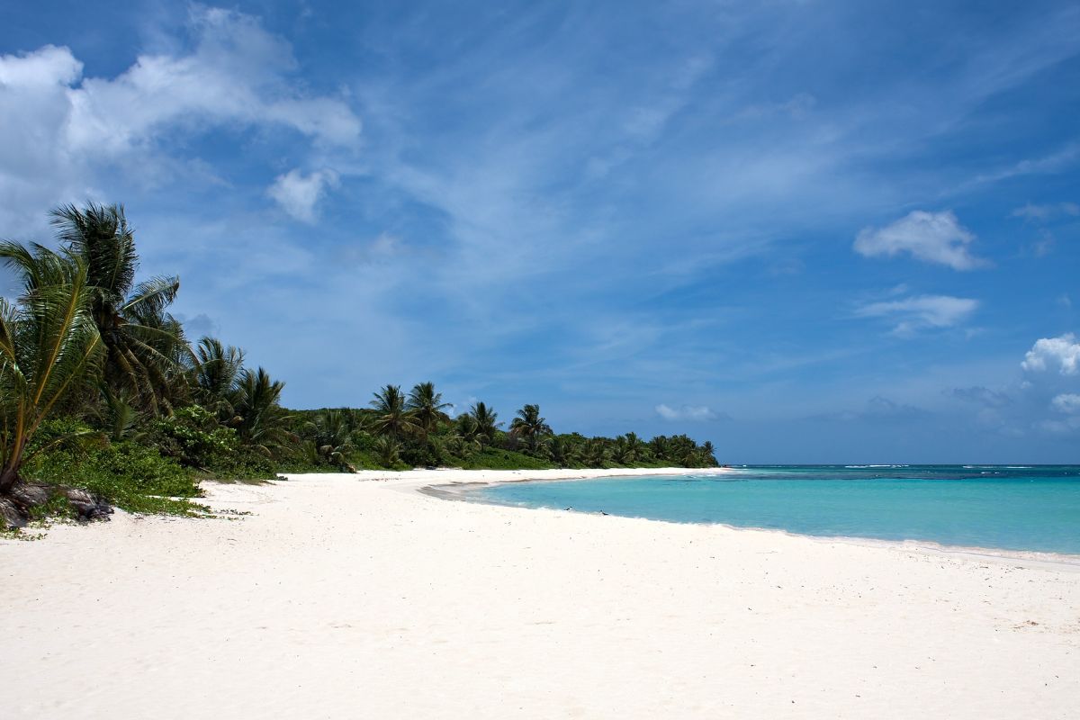 12. Flamenco Beach, Puerto Rico graficallyminded rom UNLIMPHOTOS