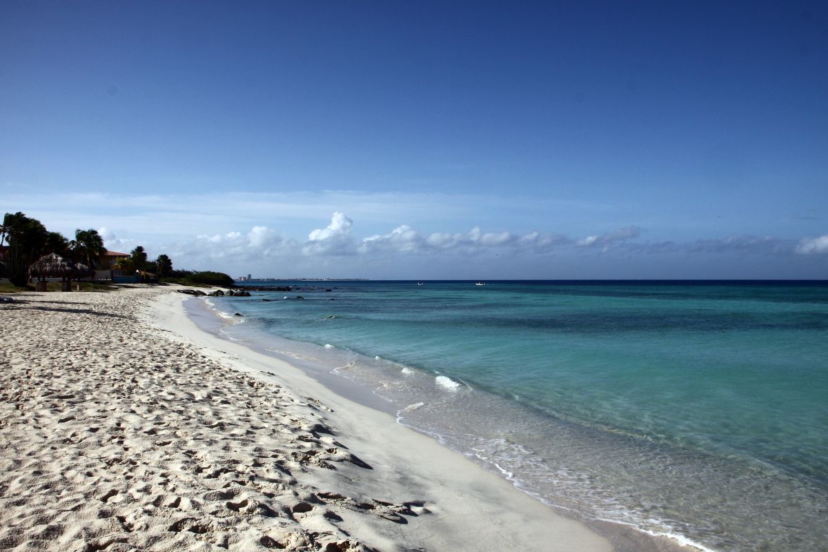 20. Eagle Beach, Aruba DF7ZS from pixabay 