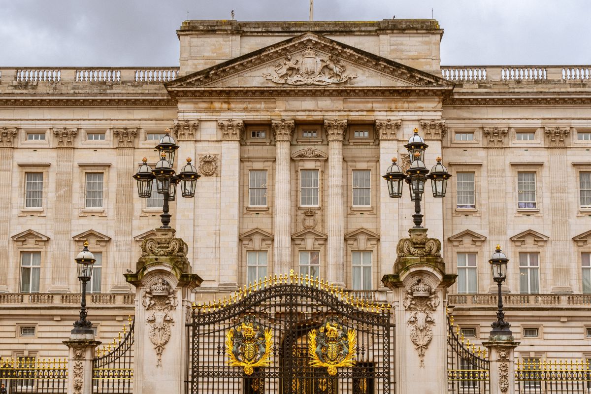 6. Buckingham Palace by Pana68 from pixabay 