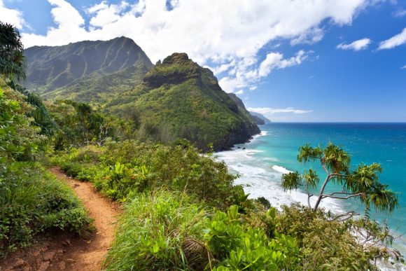 7. Kalalau Trail (Hawaii)
